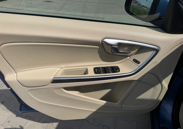 Volvo V60 cena 52900 przebieg: 194402, rok produkcji 2016 z Ciechanów małe 704